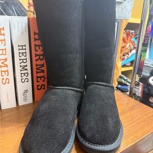 UGG BAILEY BOW SIZE 10